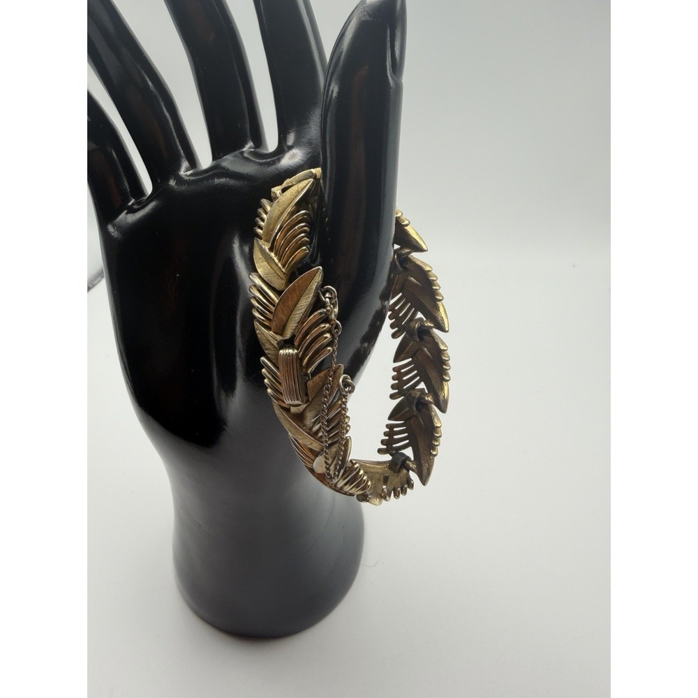 Vintage Trifari Gold Tone Leaf Link Bracelet Textured Botanical Safety Chain